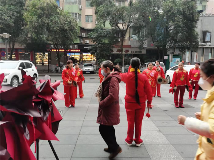 四川中青旅綿陽(yáng)分社、綿陽(yáng)市中旅假日旅行社、綿陽(yáng)自來(lái)文化傳播有限公司24H自助售貨服務(wù)盛大開(kāi)業(yè)